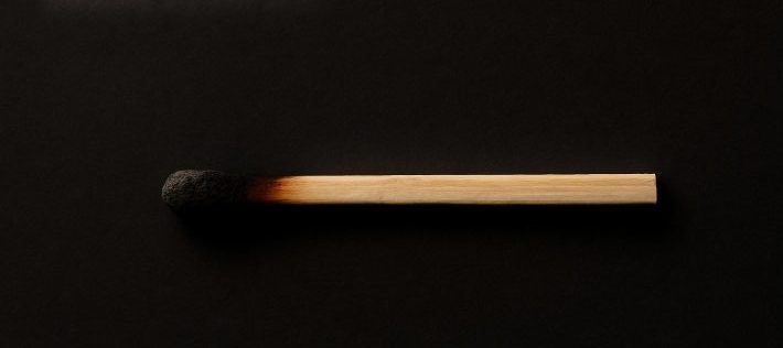 Symbolbild: Streichholzschachtel als Beispiel für Biedermanns Höflichkeit